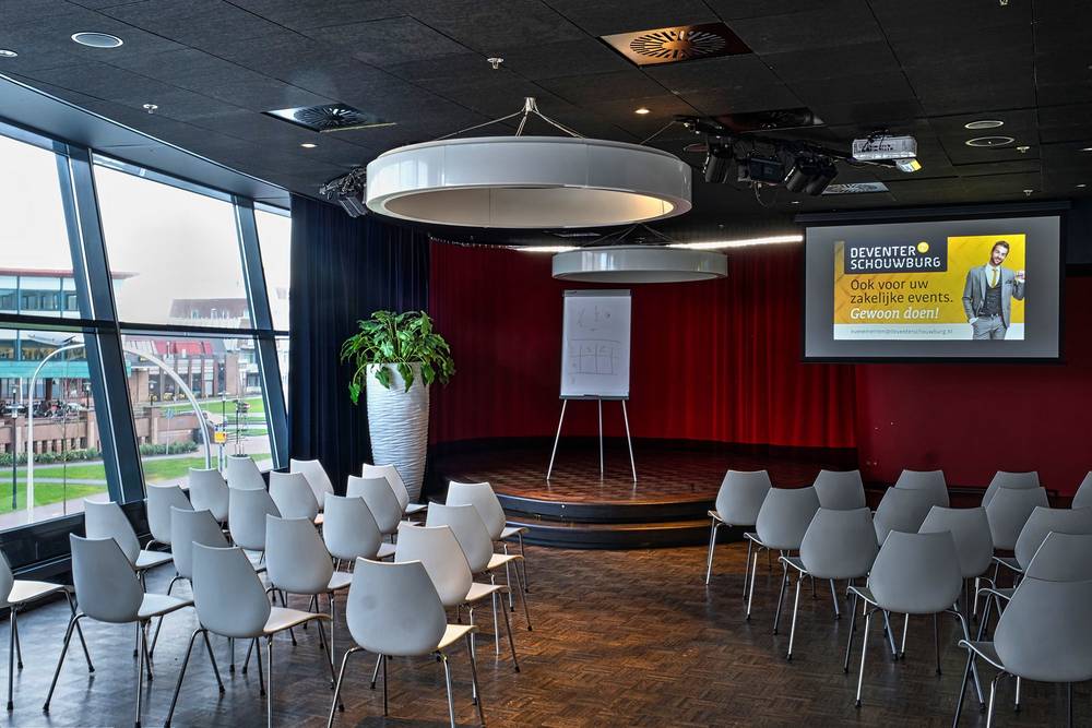 Presentatie workshop organiseren in foyer Deventer Schouwburg